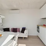 1 Bedroom Beautiful In * 克内贝尔
